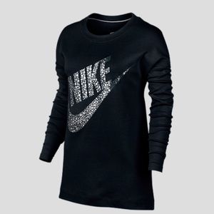 Nike Women’s Sportswear long Sleeve Shirt ( NWT)